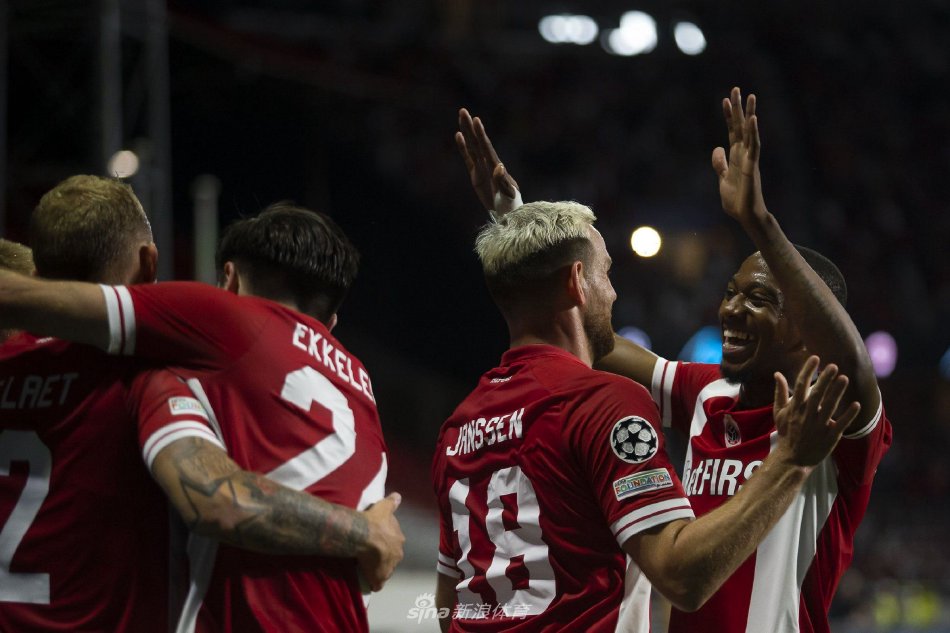 场上的拼搏 场上的拼搏