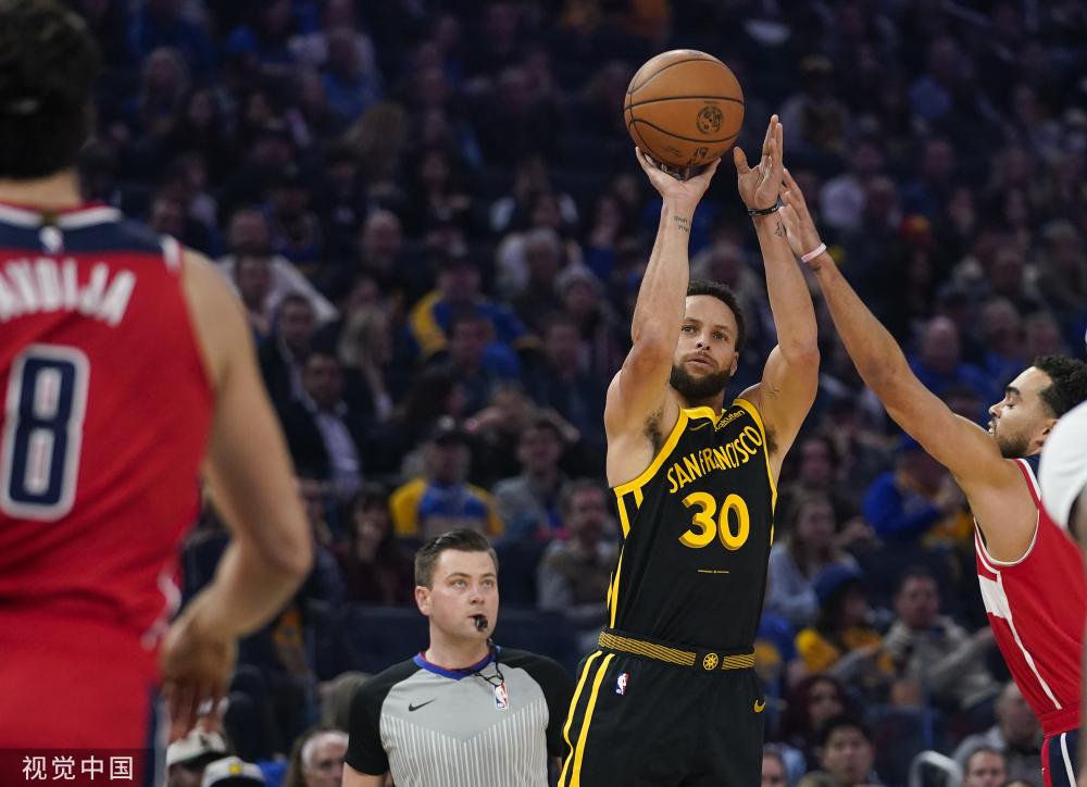 双方的后防 双方的后防