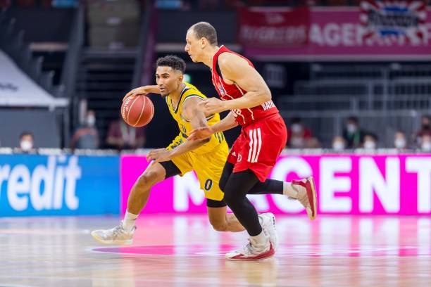 色合作仍让 色合作仍让