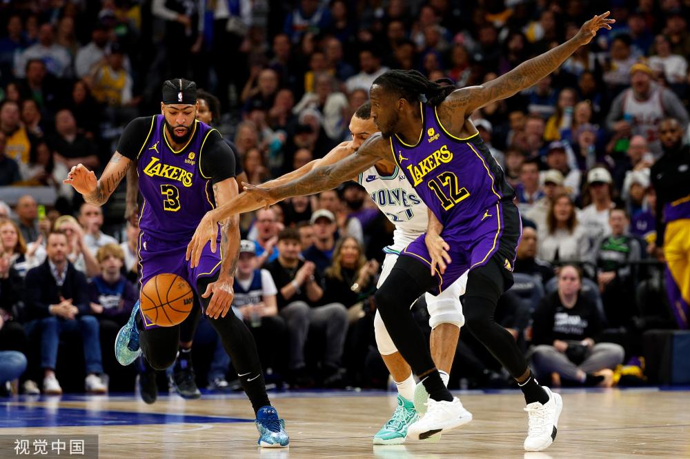 两人通过技 两人通过技